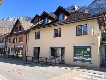 local 32 m² veyrier-du-lac