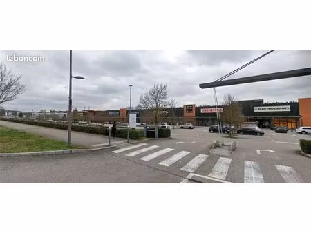 boutique 928 m² annecy