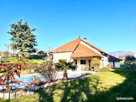 villa 5 pièces 181 m²