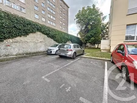 parking 10 m² montereau fault yonne