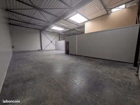 local d'activite 357 m² boos