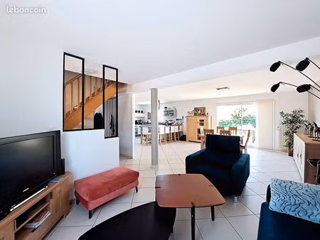 pavillon 6 pièces 152 m²