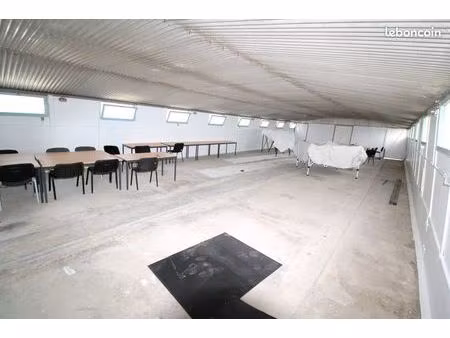 local 167 m² poulainville