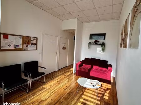 bureau dans cabinet pluridisciplinaire