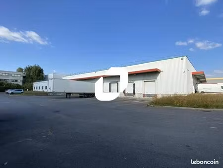 local industriel 2 800 m²