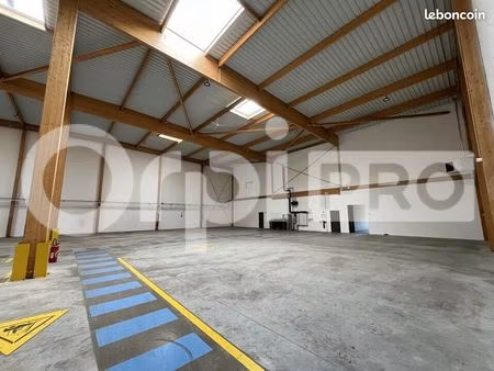 local d'activité 1 636 m²