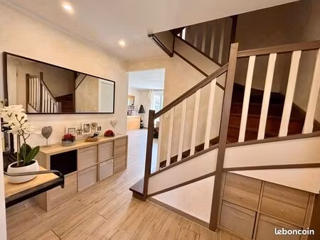 maison 6 pièces / 4 chambres entièrement rénovée et clôturée