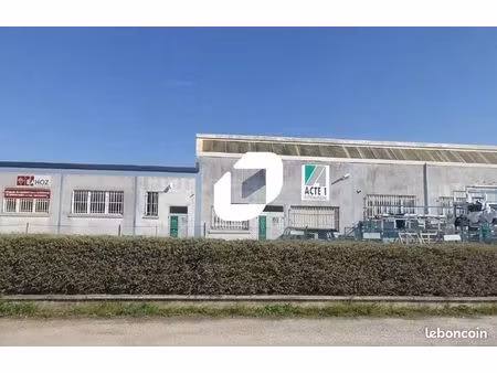 local d'activité 1 338 m²