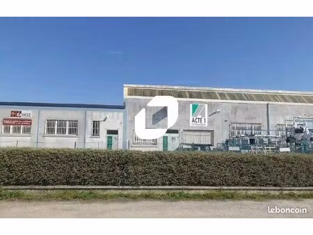 local d'activité 1 338 m²