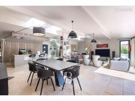 maison 9 pièces 214 m²