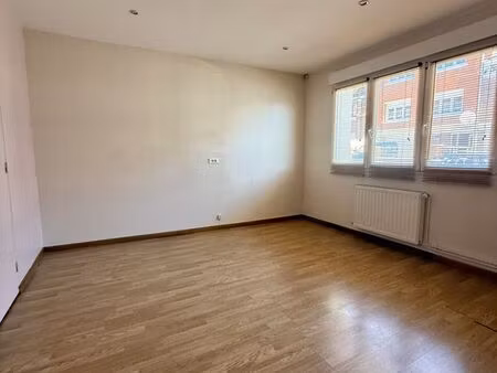 immeuble 20 pièces 331 m²