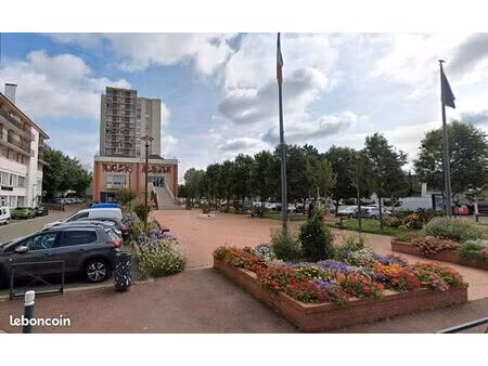 local commercial 197 m² maurepas