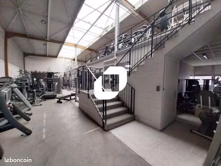 local d'activité 686 m²