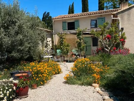 maison située à 5 kms de lourmarin