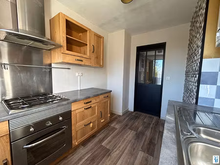 à vendre appartement maromme 4 pièces au rez-de-chaussée avec grande cave.