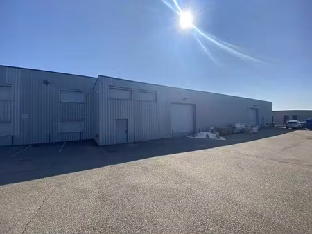 location local d'activités 320 m²