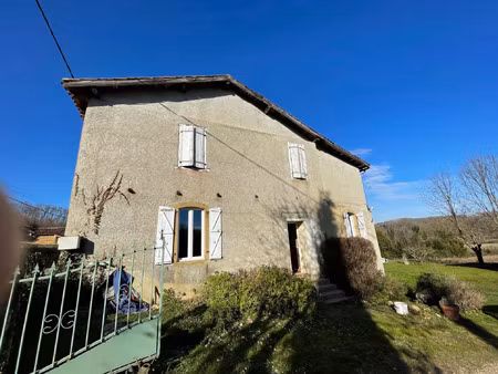 grande maison avec dependances et vue sur les champs
