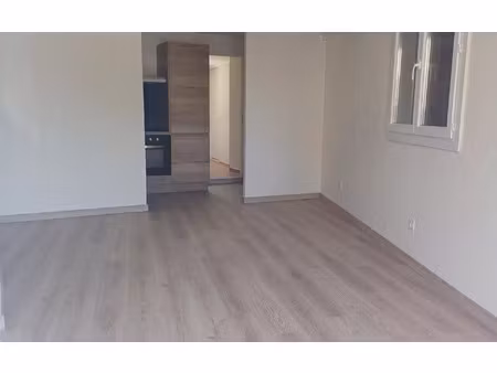 location maison  m² t-3 à saint-paul-lès-durance  730 €