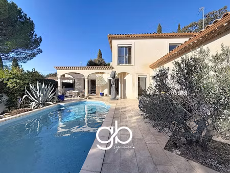 villa 5 pièces de 190 m2 avec piscine - le crès