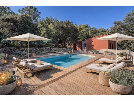 villa d'architecte - 2 logements sur terrain de 16 375 m2