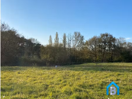 terrain a batir en hameau sortie de bourg