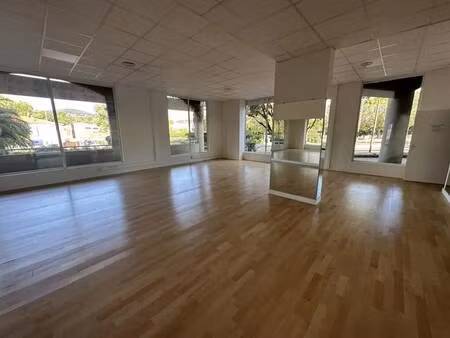 location commerce 262 m²