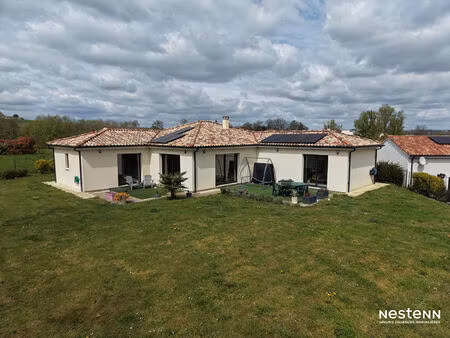 a vendre maison contemporaine de 2020 de plain-pied de 122 m² avec garage et jardin à cond