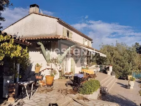 ensemble d'habitations libre d'occupants