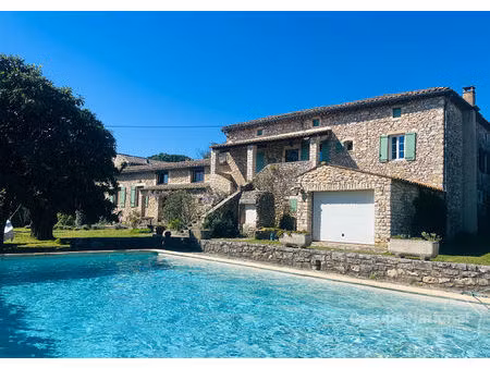 mas de 178m2 sur 1790m2 de terrain avec piscine à goudargues