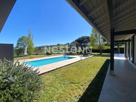 maison de charme spacieuse de 9 pièces avec piscine à pollionnay