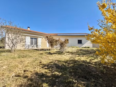 maison de plain-pied de 115 m2  terrain de 1 196 m2  3 chambres  garage de 31 m2  construc