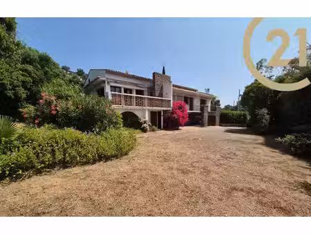 exclusivite - les issambres villa de charme de 199 m2 avec