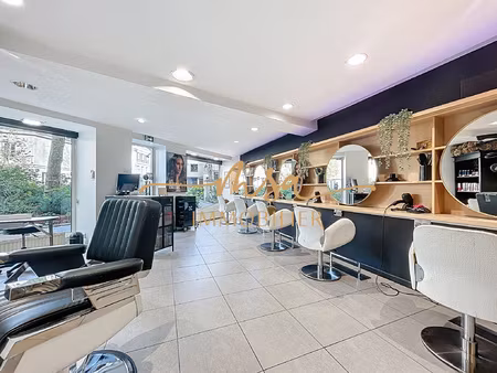 rouen = local commercial a louer = place henri iv