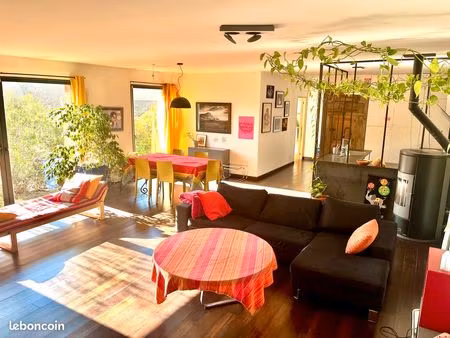 la maison jasmin  maison bio-climatique de 146 m2 avec jardin et piscine