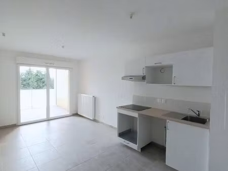 appartement t2 avec parking et balcon au pontet