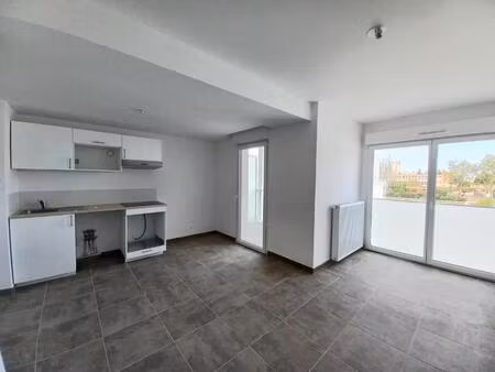 appartement t2 avec parking et balcon au pontet