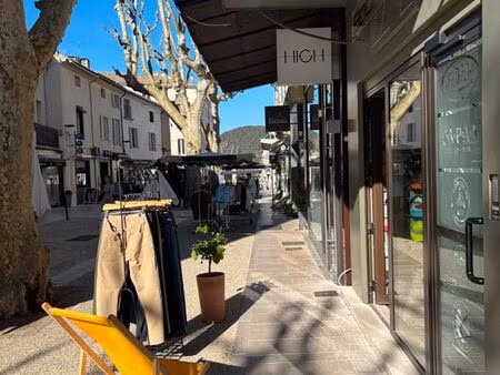 local commercial – emplacement n°1 vaison-la-romaine – centre-ville piéton