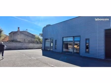 local commercial à mazan 100 m2 bon emplacement