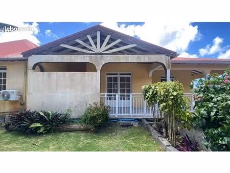 haut de villa meublé beau volume 6 pièces 200 mètres carrés 97140 capesterre marie-galante