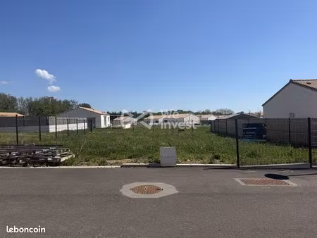 terrain 308 m² avrillé