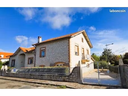 grande maison proche des commerces