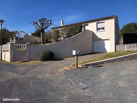 pavillon confortable avec espace verts