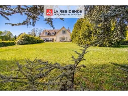 propriété 8 pièces 160 m²