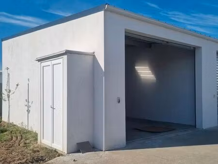 location garage / dépôt – 40 m² – saint-jean-de-monts (zone du clousis)