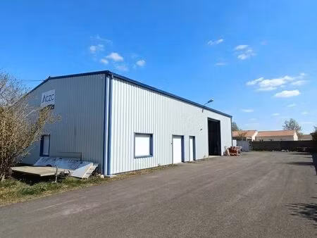 bâtiment artisanal / industriel 378 m² sur terrain clos