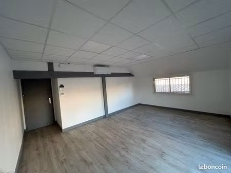 bureau en centre d'affaires