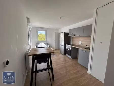 location appartement 2 pièces meublé à la roche-sur-yon (85000) : à louer 2 pièces meublé 