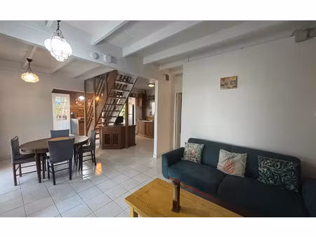 location maison  m² t-5 à sainte-anne  1 330 €