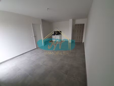 appartement f2 + balcon à louvres