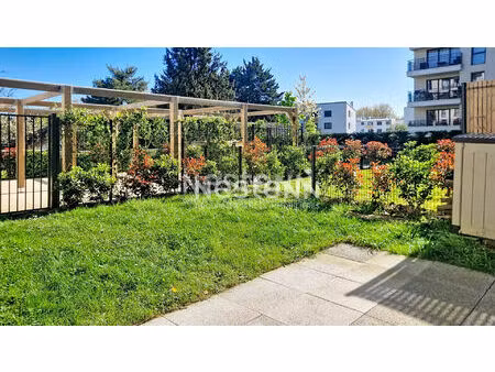 a louer : saint cyr l ecole : 2 pièces meublé en rez-de-jardin dans résidence récente